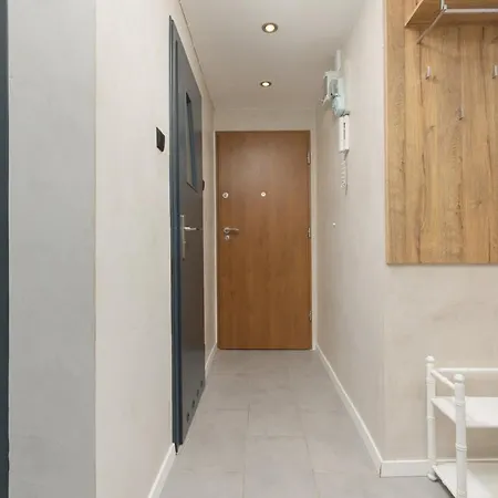 Apartment Ochota Spacious With Parking By Renters Warsaw