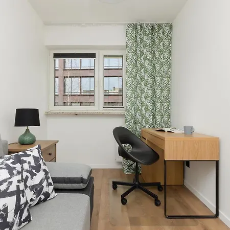 Ochota Spacious With Parking By Renters Warsaw