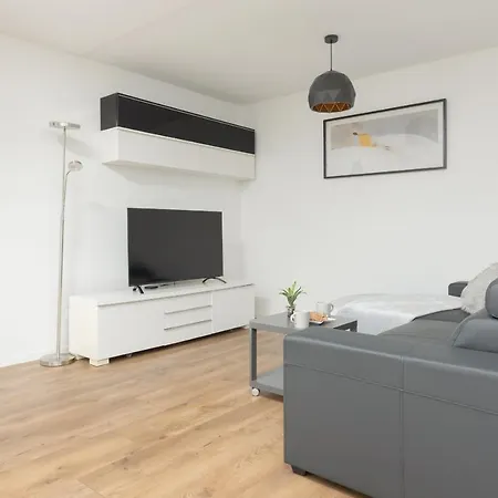 Apartment Ochota Spacious With Parking By Renters Warschau