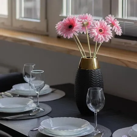 Apartment Ochota Spacious With Parking By Renters Warschau